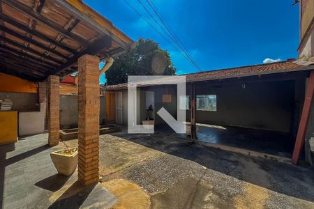 Área comum  de casa à venda com 4 quartos, 240m² em Vila Amaral, Belo Horizonte