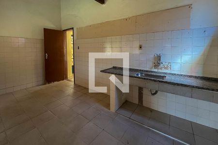 Cozinha  de casa à venda com 4 quartos, 240m² em Vila Amaral, Belo Horizonte