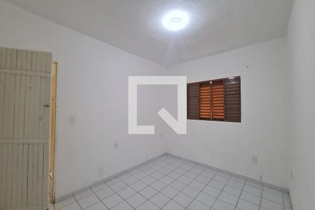 Quarto 1 de casa para alugar com 2 quartos, 120m² em Parque Tomas Saraiva, São Paulo