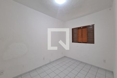 Quarto 2 de casa para alugar com 2 quartos, 120m² em Parque Tomas Saraiva, São Paulo