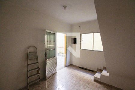 Sala de casa para alugar com 2 quartos, 120m² em Parque Tomas Saraiva, São Paulo
