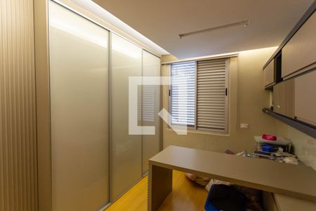 Quarto de apartamento à venda com 4 quartos, 179m² em Vila Paris, Belo Horizonte