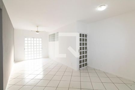 Sala 1 de casa de condomínio para alugar com 3 quartos, 160m² em Campo Grande, Rio de Janeiro