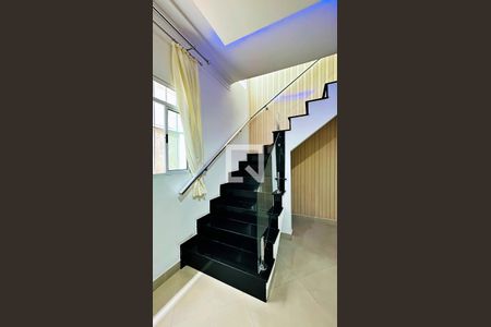 Escada de casa à venda com 3 quartos, 125m² em Jardim Adriana, Guarulhos