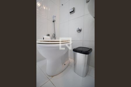 Banheiro social - vaso de apartamento à venda com 1 quarto, 40m² em Copacabana, Rio de Janeiro