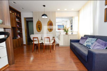 Sala de estar de apartamento à venda com 2 quartos, 75m² em Santa Efigênia, Belo Horizonte