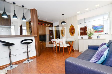 Sala de estar de apartamento à venda com 2 quartos, 75m² em Santa Efigênia, Belo Horizonte