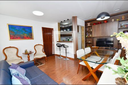 Sala de estar de apartamento à venda com 2 quartos, 75m² em Santa Efigênia, Belo Horizonte
