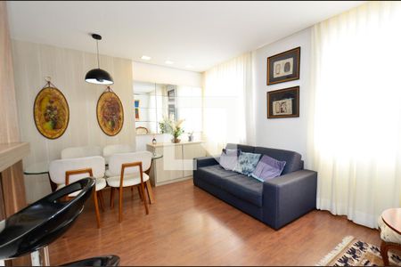 Sala de estar de apartamento à venda com 2 quartos, 75m² em Santa Efigênia, Belo Horizonte