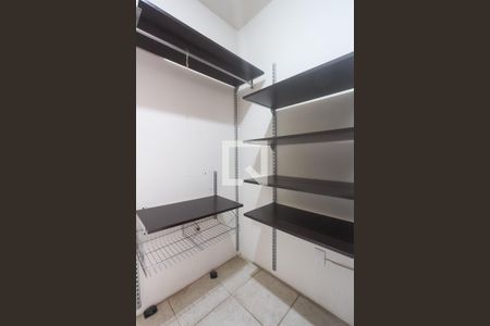 Closet de casa para alugar com 3 quartos, 154m² em Costa E Silva, Porto Alegre