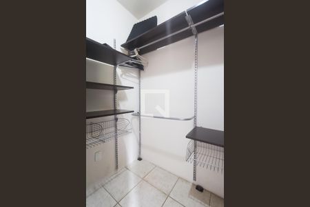 Closet de casa para alugar com 3 quartos, 154m² em Costa E Silva, Porto Alegre