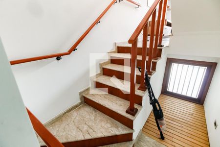 Escada acesso Sala 2 de casa à venda com 3 quartos, 165m² em Jardim Lar Sao Paulo, São Paulo
