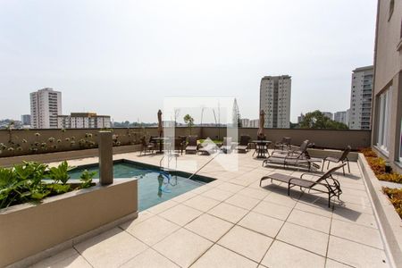 Apartamento à venda com 130m², 3 quartos e 3 vagas Apartamento à venda com 130m², 3 quartos e 3 vagasÁrea comum - Piscina