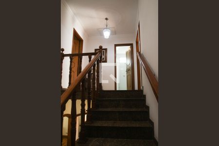 Escada quartos de casa para alugar com 3 quartos, 330m² em Jardim Analia Franco, São Paulo