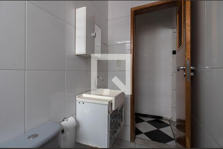 banheiro social_1 de casa para alugar com 1 quarto, 48m² em Vila das Merces, São Paulo