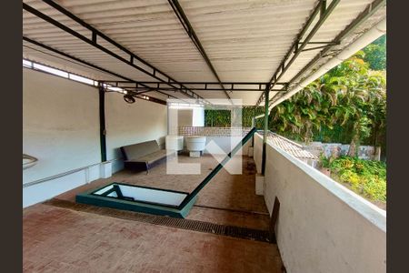 Apartamento à venda com 156m², 5 quartos e 2 vagas Apartamento à venda com 156m², 5 quartos e 2 vagasTerraço