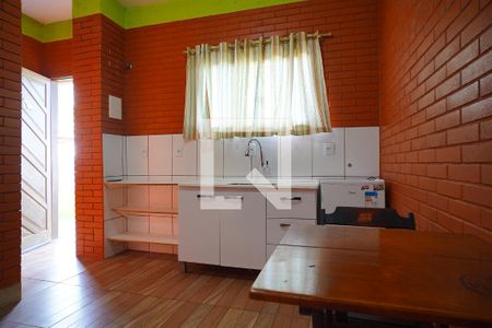 Cozinha de kitnet/studio para alugar com 1 quarto, 25m² em São João do Rio Vermelho, Florianópolis