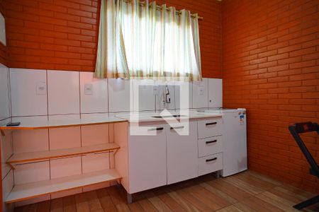 Cozinha de kitnet/studio para alugar com 1 quarto, 25m² em São João do Rio Vermelho, Florianópolis