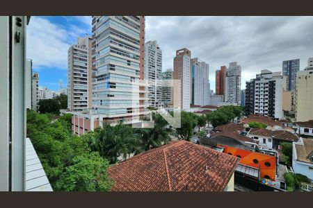 Vista da Sala de apartamento para alugar com 2 quartos, 60m² em Gonzaga, Santos