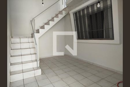 Casa à venda com 168m², 2 quartos e 2 vagas Casa à venda com 168m², 2 quartos e 2 vagasEdicula