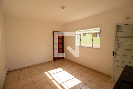 Sala de casa para alugar com 1 quarto, 25m² em Jardim das Oliveiras, Itaquaquecetuba