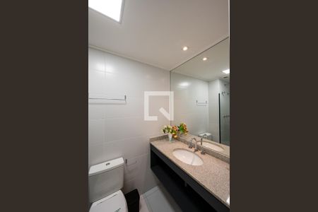 Banheiro Social de kitnet/studio à venda com 1 quarto, 18m² em Vila Clementino, São Paulo