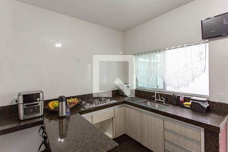 Cozinha de casa para alugar com 4 quartos, 230m² em Planalto, Belo Horizonte