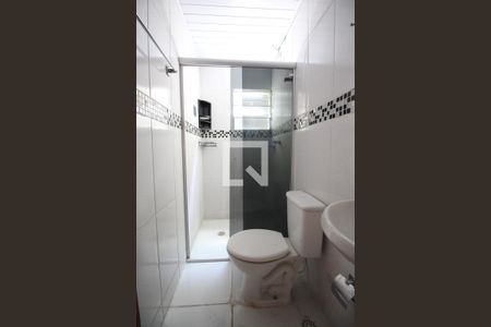 Banheiro de casa para alugar com 2 quartos, 43m² em Vila Barbosa, São Paulo