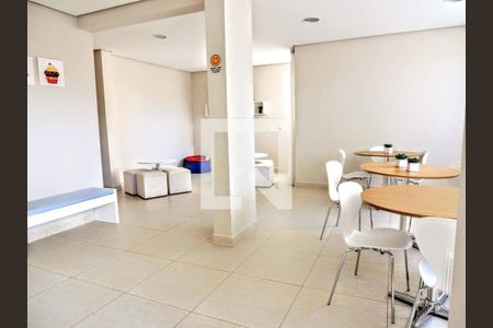 Apartamento à venda com 2 quartos, 56m² em Vila Satúrnia, Campinas