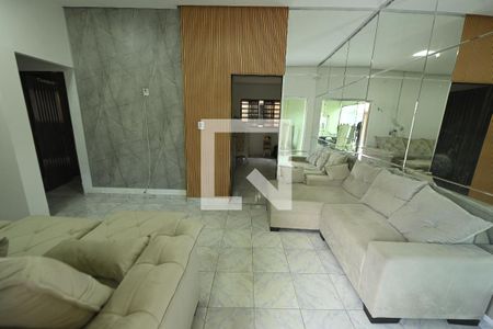 Sala de casa de condomínio para alugar com 3 quartos, 108m² em Vila Isaura, Goiânia