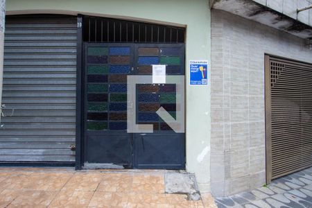 Fachada de casa para alugar com 1 quarto, 30m² em Vila Carmosina, São Paulo