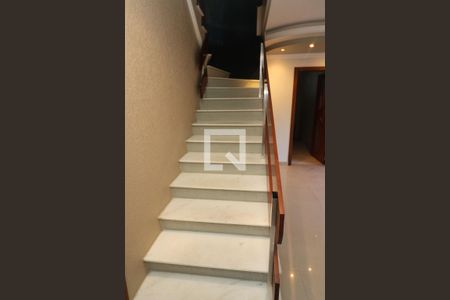 Escada de casa para alugar com 4 quartos, 340m² em Teresópolis, Porto Alegre