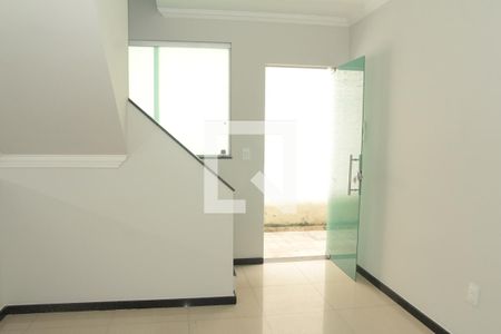 Sala  de casa à venda com 2 quartos, 65m² em Santa Monica, Belo Horizonte