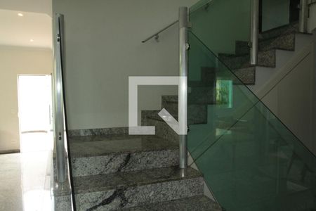 Escada de casa à venda com 3 quartos, 238m² em Santa Amélia, Belo Horizonte