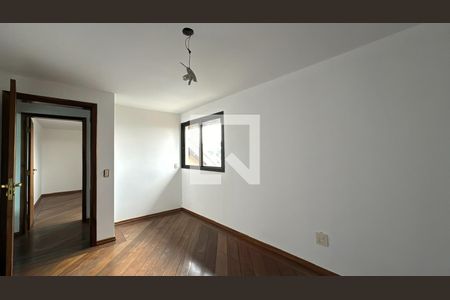 Quarto 1 de casa para alugar com 4 quartos, 360m² em Xaxim, Curitiba