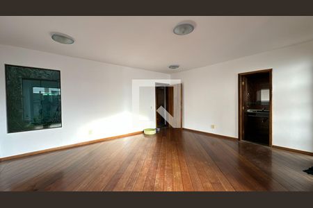 Sala de casa para alugar com 4 quartos, 360m² em Xaxim, Curitiba