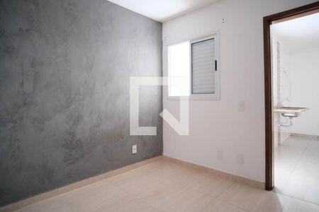 Quarto 2 de apartamento para alugar com 2 quartos, 55m² em Vila Nhocuné, São Paulo