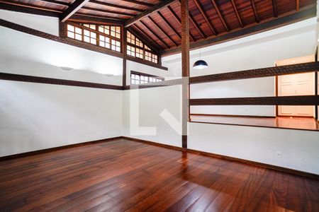 Casa de condomínio à venda com 360m², 4 quartos e 4 vagasSala