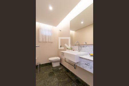 Lavabo de casa de condomínio para alugar com 5 quartos, 400m² em Uberaba, Curitiba