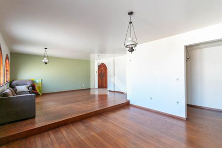 Sala de casa para alugar com 4 quartos, 383m² em Santa Efigênia, Belo Horizonte