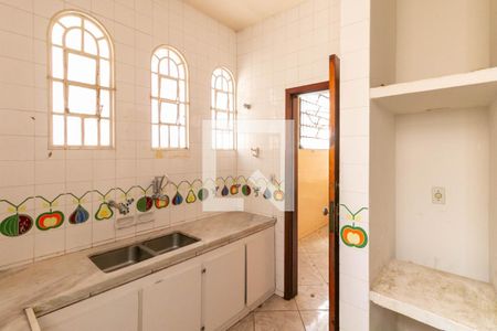 Cozinha de casa para alugar com 4 quartos, 383m² em Santa Efigênia, Belo Horizonte