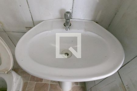 Banheiro de apartamento para alugar com 1 quarto, 28m² em Vila Jacuí, São Paulo