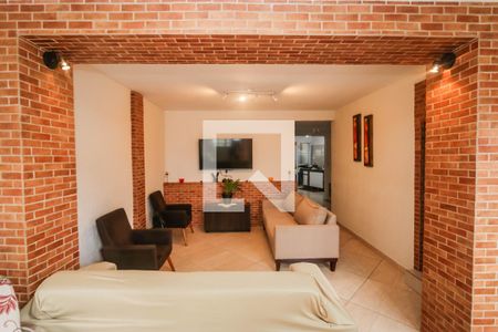 Sala de casa à venda com 4 quartos, 120m² em Jardim Morro Verde, São Paulo