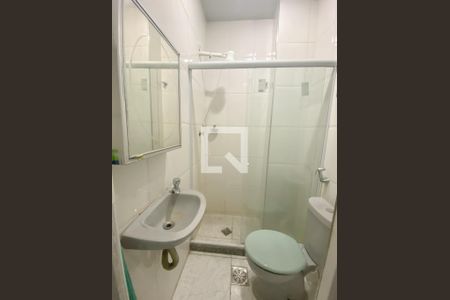 Banheiro de kitnet/studio para alugar com 1 quarto, 40m² em Centro, Niterói