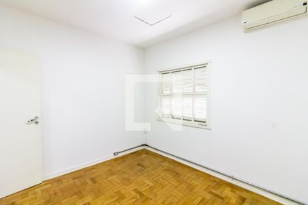 Casa à venda com 250m², 5 quartos e 9 vagas Casa à venda com 250m², 5 quartos e 9 vagasQuarto 2