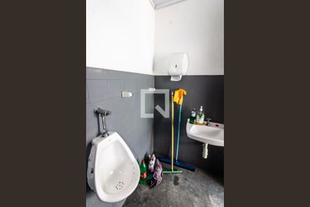 Casa à venda com 250m², 5 quartos e 9 vagas Casa à venda com 250m², 5 quartos e 9 vagasBanheiro Edícula