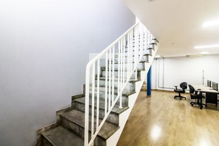 Escada de casa à venda com 5 quartos, 250m² em Butantã, São Paulo