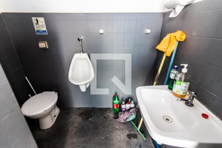 Casa à venda com 250m², 5 quartos e 9 vagas Casa à venda com 250m², 5 quartos e 9 vagasBanheiro Edícula