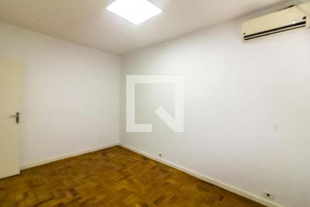 Casa à venda com 250m², 5 quartos e 9 vagas Casa à venda com 250m², 5 quartos e 9 vagasQuarto 3