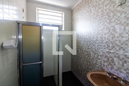 Casa à venda com 250m², 5 quartos e 9 vagas Casa à venda com 250m², 5 quartos e 9 vagasBanheiro